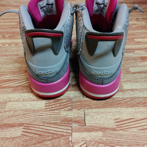 Jordan's 7Y fits womans size 8 - Picture 2 of 3